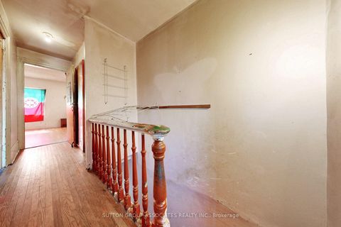 Photo 12 at 18 1/2 Bellevue Avenue, Chinatown, Toronto