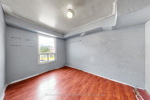 Photo 15 at 18 1/2 Bellevue Avenue, Chinatown, Toronto