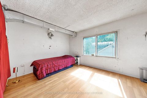 Photo 17 at 18 1/2 Bellevue Avenue, Chinatown, Toronto