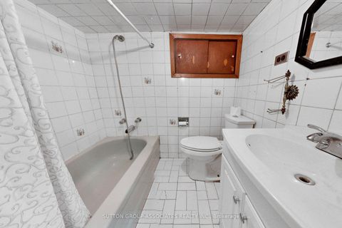 Photo 20 at 18 1/2 Bellevue Avenue, Chinatown, Toronto