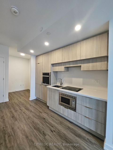 Photo 1 at 601 - 39 Roehampton Avenue, Mount Pleasant West, Toronto