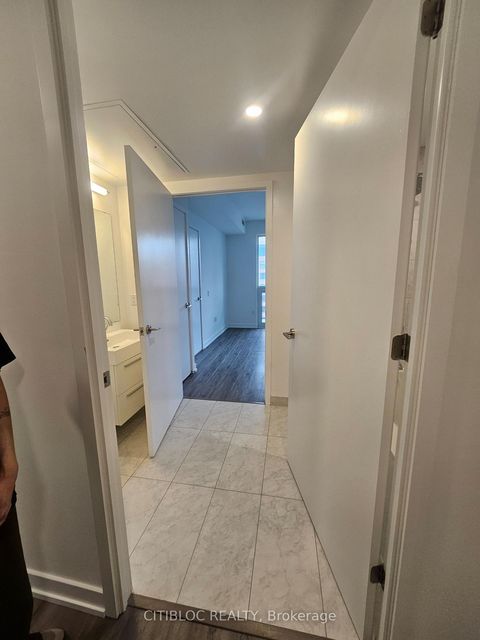Photo 4 at 601 - 39 Roehampton Avenue, Mount Pleasant West, Toronto