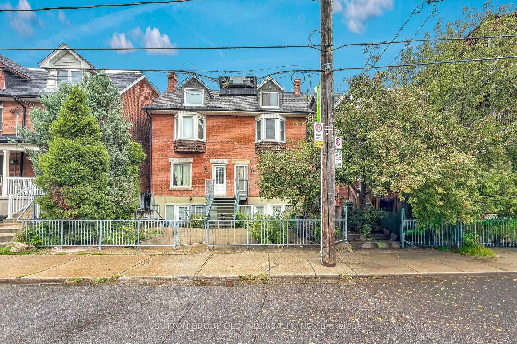 1060 College Street, Dufferin Grove, Toronto 