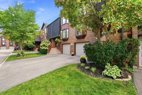 Photo 2 at 11 Gypsy Roseway, Willowdale East, Toronto
