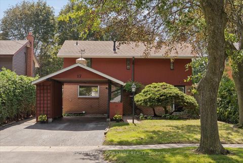 Photo 1 at 17 Lesterwood Crescent, Bendale, Toronto