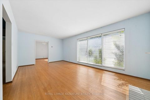 Photo 6 at 17 Lesterwood Crescent, Bendale, Toronto