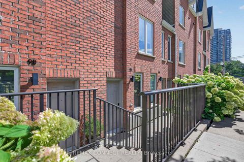 Photo 3 at 7B Crawford Street, Niagara, Toronto