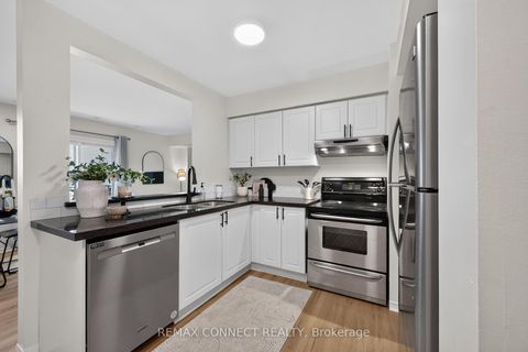 Photo 15 at 7B Crawford Street, Niagara, Toronto