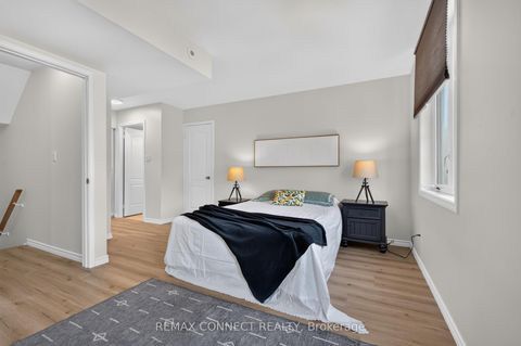 Photo 23 at 7B Crawford Street, Niagara, Toronto