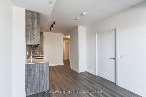 Photo 14 at 1906 - 286 Main Street, Danforth, Toronto