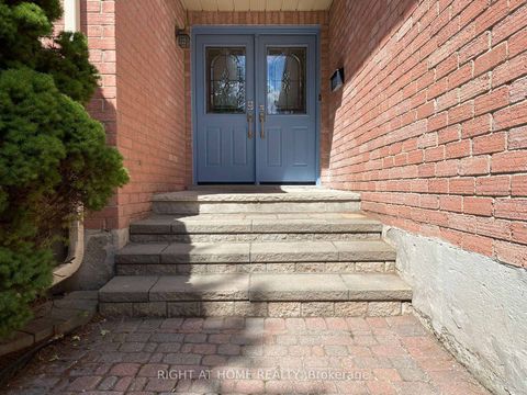 Photo 1 at 4 Kirkland Court, Westbrook, Richmond Hill