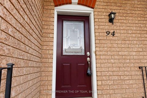 Photo 1 at 94 Kelso Crescent, Maple, Vaughan