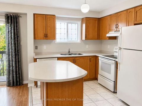 Photo 4 at 94 Kelso Crescent, Maple, Vaughan