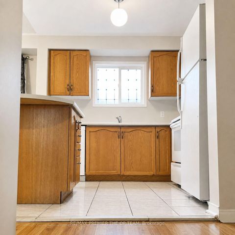 Photo 6 at 94 Kelso Crescent, Maple, Vaughan