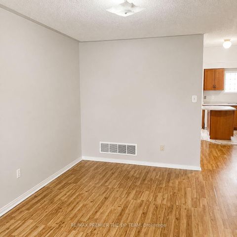 Photo 7 at 94 Kelso Crescent, Maple, Vaughan