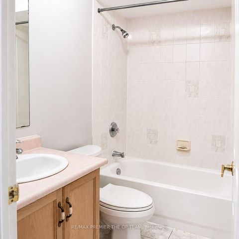 Photo 16 at 94 Kelso Crescent, Maple, Vaughan