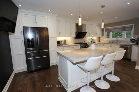 Photo 7 at 16 Aldenham Crescent, Donalda, Toronto
