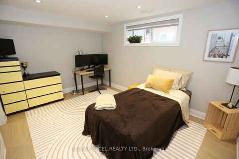 Photo 19 at 16 Aldenham Crescent, Donalda, Toronto