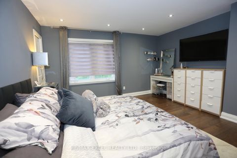 Photo 36 at 16 Aldenham Crescent, Donalda, Toronto
