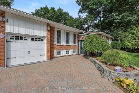 Photo 1 at 222 Park Avenue, Holland Landing, East Gwillimbury