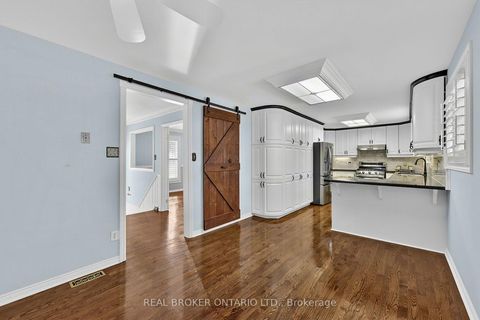 Photo 9 at 222 Park Avenue, Holland Landing, East Gwillimbury