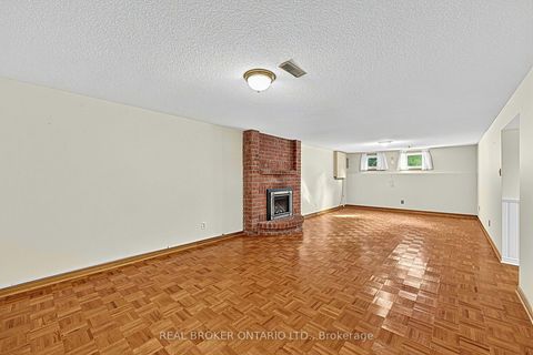 Photo 24 at 222 Park Avenue, Holland Landing, East Gwillimbury