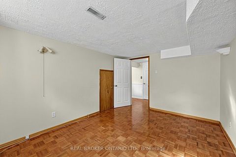Photo 26 at 222 Park Avenue, Holland Landing, East Gwillimbury