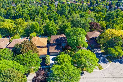 Photo 3 at 16 Ravencliffe Road, Willowbrook, Markham