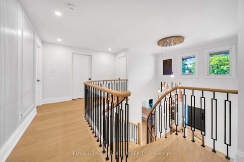 Photo 26 at 16 Ravencliffe Road, Willowbrook, Markham