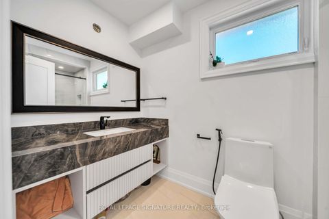 Photo 30 at 16 Ravencliffe Road, Willowbrook, Markham