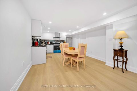 Photo 37 at 16 Ravencliffe Road, Willowbrook, Markham