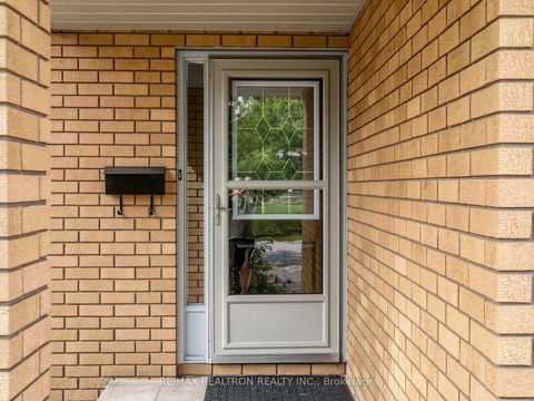Photo 1 at 101 Chieftain Crescent, Allandale Centre, Barrie