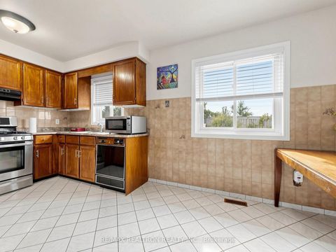 Photo 7 at 101 Chieftain Crescent, Allandale Centre, Barrie