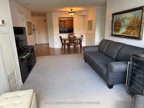 Photo 2 at 221 - 326 Major Mackenzie Drive E, Crosby, Richmond Hill