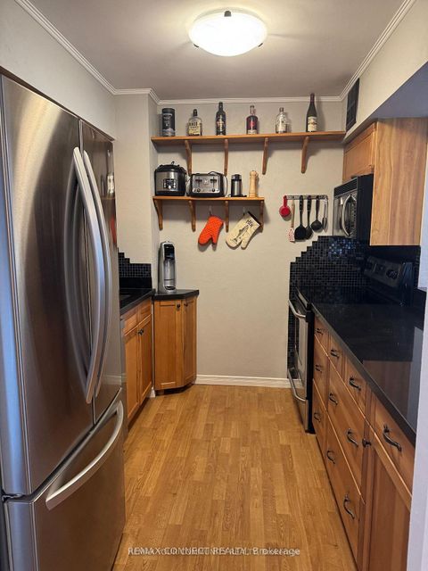 Photo 4 at 221 - 326 Major Mackenzie Drive E, Crosby, Richmond Hill