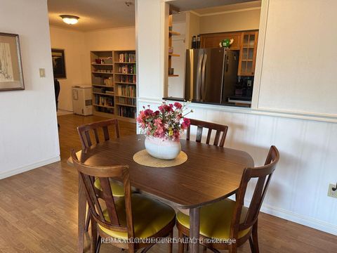Photo 5 at 221 - 326 Major Mackenzie Drive E, Crosby, Richmond Hill