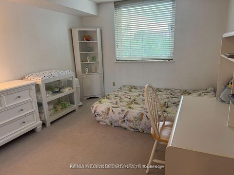 Photo 8 at 221 - 326 Major Mackenzie Drive E, Crosby, Richmond Hill