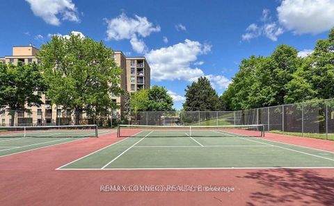 Photo 10 at 221 - 326 Major Mackenzie Drive E, Crosby, Richmond Hill