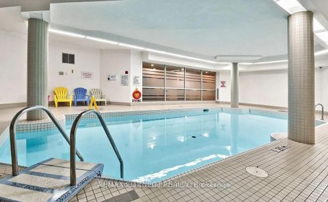 Photo 12 at 221 - 326 Major Mackenzie Drive E, Crosby, Richmond Hill
