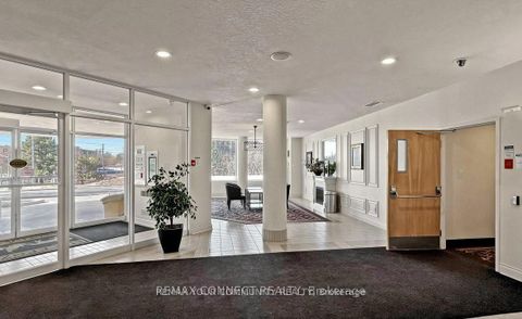 Photo 13 at 221 - 326 Major Mackenzie Drive E, Crosby, Richmond Hill