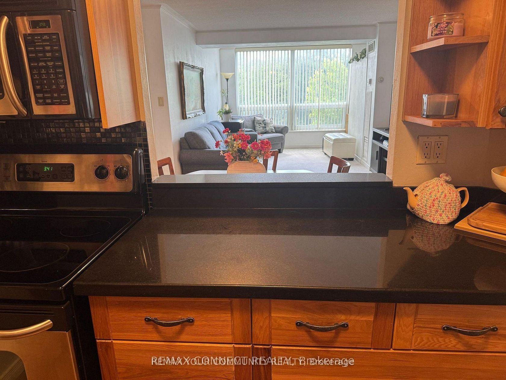 221 - 326 Major Mackenzie Drive E, Crosby, Richmond Hill 