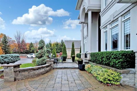 Photo 2 at 63 mapledown Way N, Rural Vaughan, Vaughan