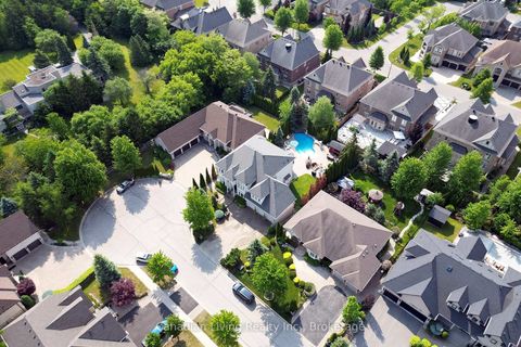 Photo 6 at 63 mapledown Way N, Rural Vaughan, Vaughan