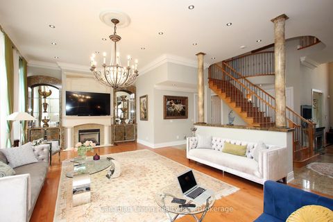 Photo 8 at 63 mapledown Way N, Rural Vaughan, Vaughan