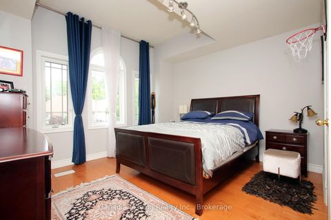 Photo 30 at 63 mapledown Way N, Rural Vaughan, Vaughan