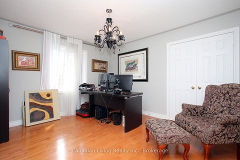 Photo 33 at 63 mapledown Way N, Rural Vaughan, Vaughan