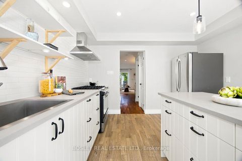 Photo 11 at 3 - 64 Old Mill Terrace, Queensway, Toronto