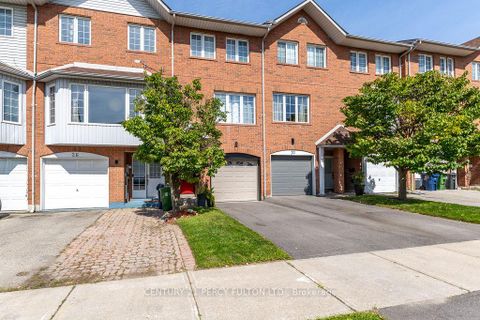 Photo 2 at 28 Rumi Crescent, Victoria Village, Toronto