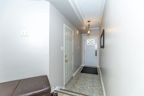 Photo 4 at 28 Rumi Crescent, Victoria Village, Toronto