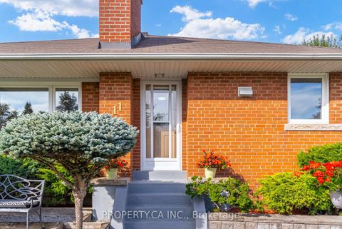 Photo 2 at 11 Barnsley Court, Maryvale, Toronto